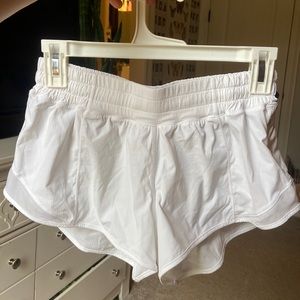 Lululemon 2.5 hotty hot shorts